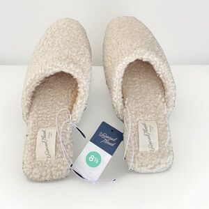 Universal Thread Women's Cream Slippers